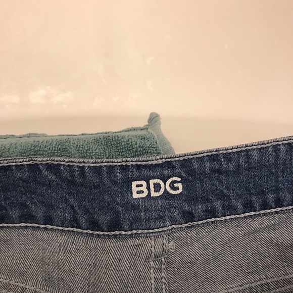 BDG Jean Short w/ lace trim. Size 27. - Picture 4 of 6